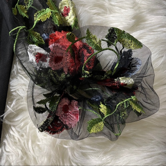 Large blouse sheer lace sleeves embroidered top - Picture 10 of 13